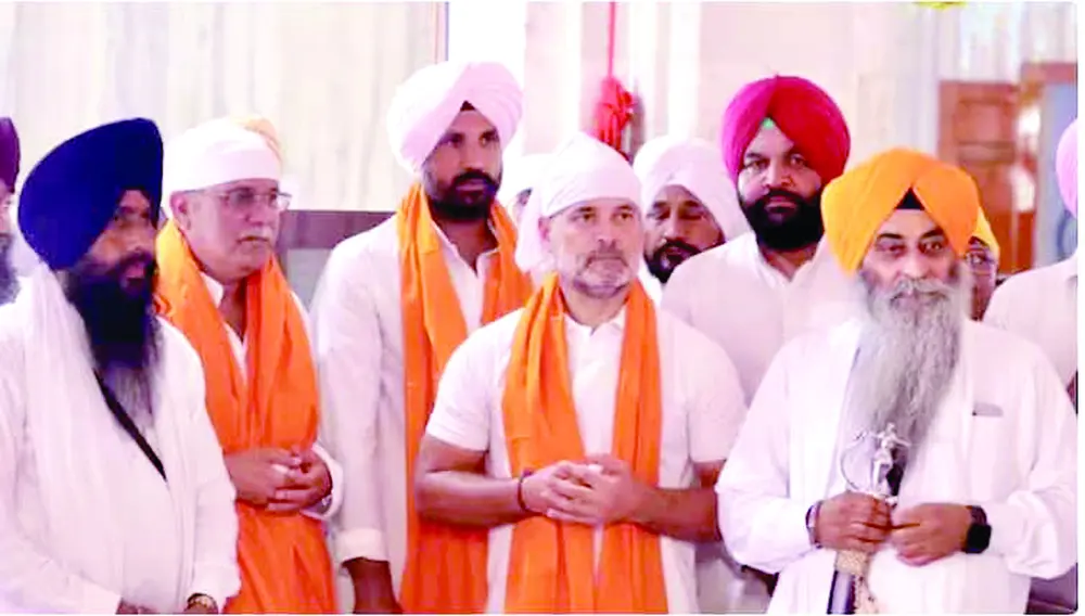 SGPC action in the case of giving Siropa to Rahul Gandhi! Gurudwara manager suspended.